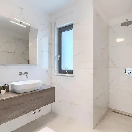 Artsi Holiday home Svetvincenat