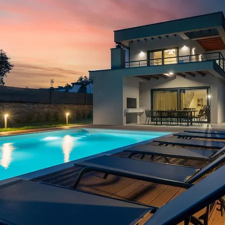 Holiday home Artsi *